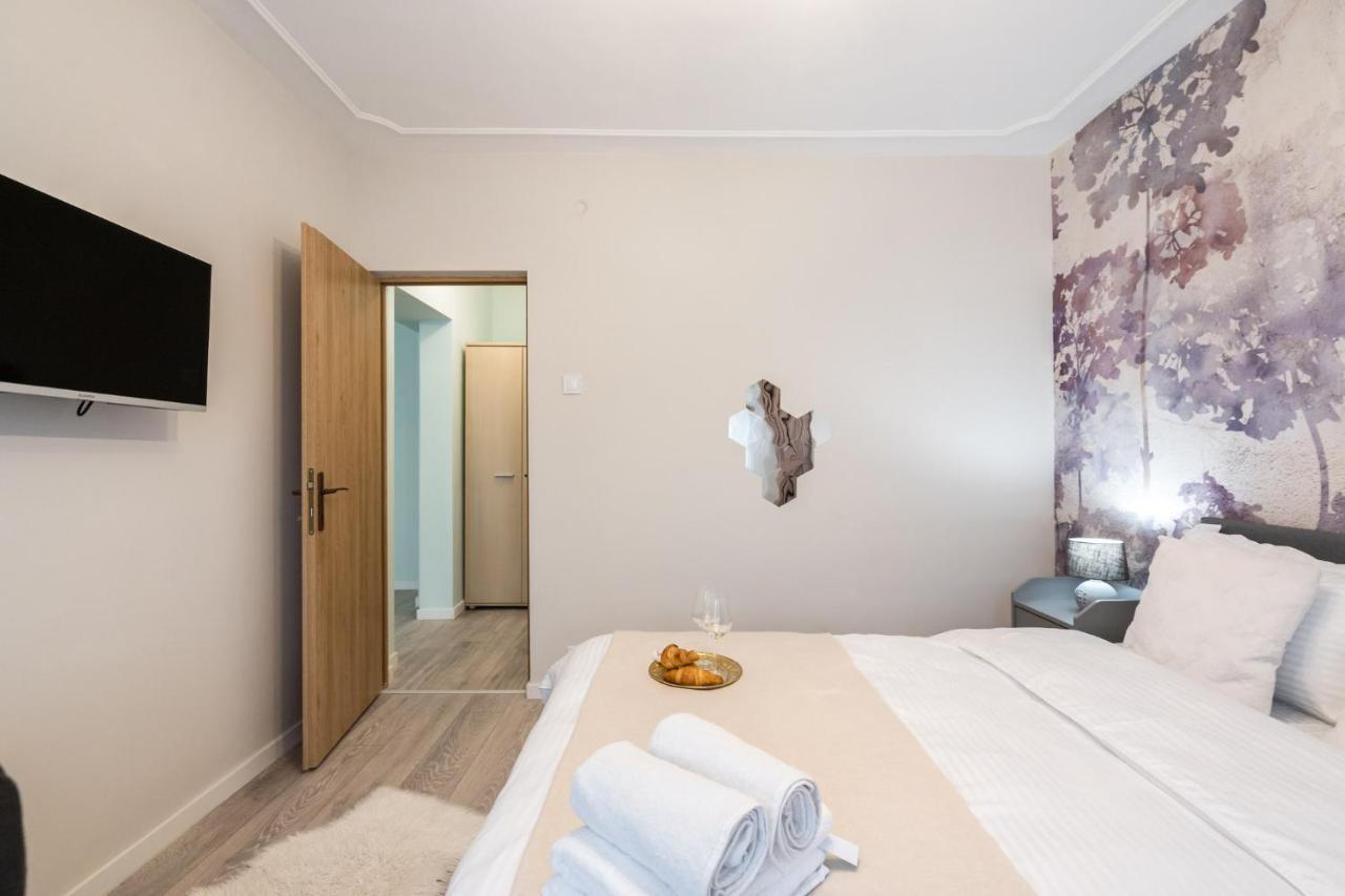 Felicity Apartment By The Park Bukarest Exterior foto
